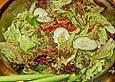Bunter Salat mit Walnuss - Dressing