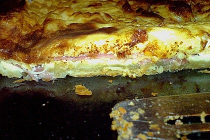 Pikanter Bl&auml;tterteigkuchen