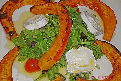 Lauwarmer Kürbissalat mit Rauke, Basilikum und Ziegenkäse 5