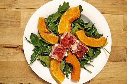 Lauwarmer Kürbissalat mit Rauke, Basilikum und Ziegenkäse 9