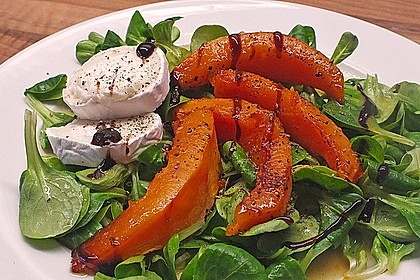 Lauwarmer Kürbissalat mit Rauke, Basilikum und Ziegenkäse 2