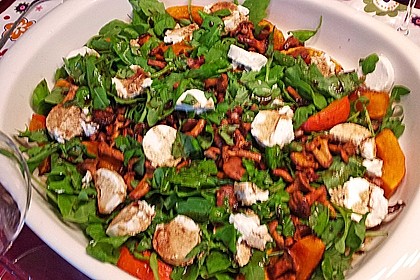Lauwarmer Kürbissalat mit Rauke, Basilikum und Ziegenkäse 11