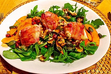 Lauwarmer Kürbissalat mit Rauke, Basilikum und Ziegenkäse