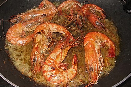 King Prawns in einem  Wei&szlig;wein - Knoblauch - Sud 1
