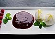 Zitronen - Joghurt - Nocken auf Himbeerspiegel