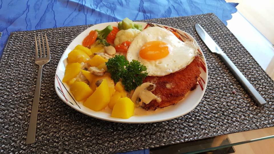 Schnitzel mit frischen Pilzen und Kartöffelchen (Rezept mit Bild ...
