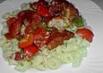 Schweinegulasch aus dem R&ouml;mertopf mit Tomaten und Paprika