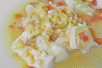 Gefl&uuml;gelsuppe mit roten Linsen