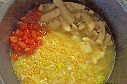 Gefl&uuml;gelsuppe mit roten Linsen 1