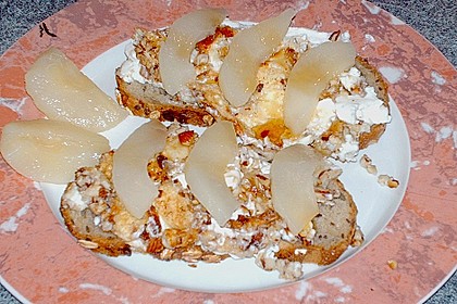 Sonnenblumenbrot mit Schafsk&auml;se und Birnen