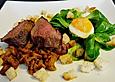 Feldsalat mit Hirschsteak, Pfifferlingen und Wachteleiern