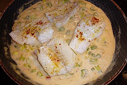Fischfilets mit Zwiebel - Chili - Sahne - Sauce 3