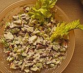 Thunfischsalat mit &Auml;pfeln und Stangensellerie (Bild)