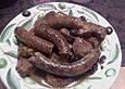 Bratwurst mit Oliven und Rosmarin