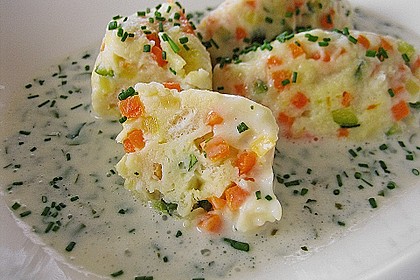 Gemüsenockerl mit Kräutersauce