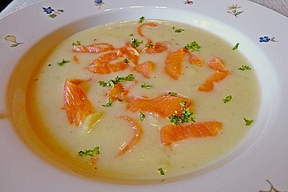 Kartoffelcremesuppe mit R&auml;ucherlachs