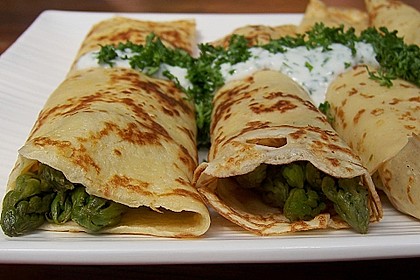 Spargel in Parmesancrêpes