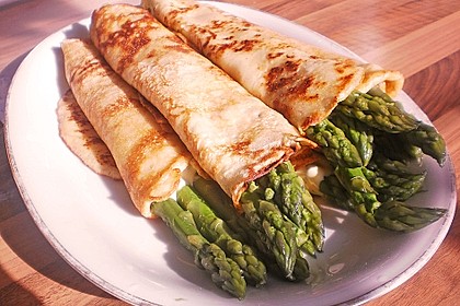 Spargel in Parmesancrêpes 2
