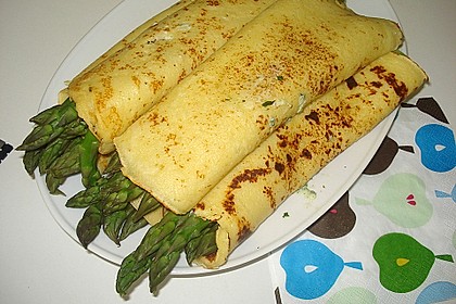 Spargel in Parmesancrêpes 3