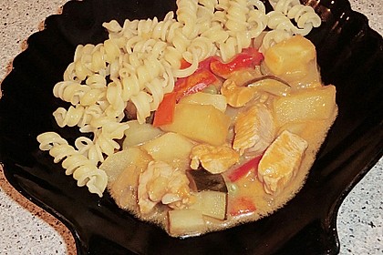 H&auml;hnchencurry mit S&uuml;&szlig;kartoffeln