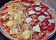 Pizza mit Shrimps, Rucola & Kirschtomaten