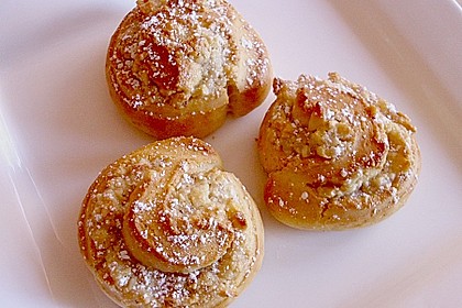 Schneckennudeln mit Nussf&uuml;llung