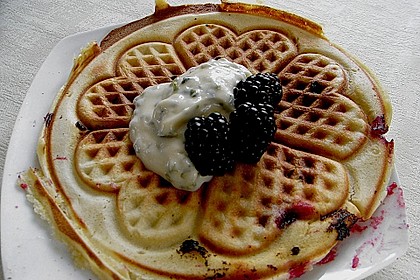 Brombeer - Waffeln mit Pistazienhonigcreme