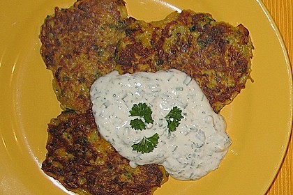 M&ouml;hren - Kartoffel - Puffer mit Kr&auml;uterdip