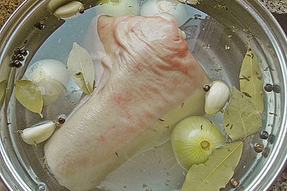 Knusprig gebratene Schweinshaxen 58