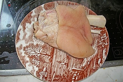 Knusprig gebratene Schweinshaxen 56