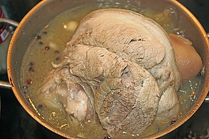 Knusprig gebratene Schweinshaxen 55