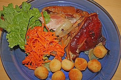 Knusprig gebratene Schweinshaxen 26