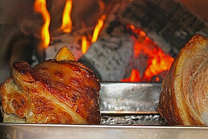 Knusprig gebratene Schweinshaxen 18