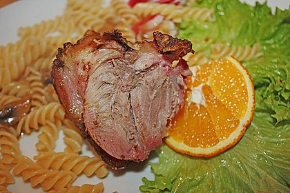 Knusprig gebratene Schweinshaxen 24