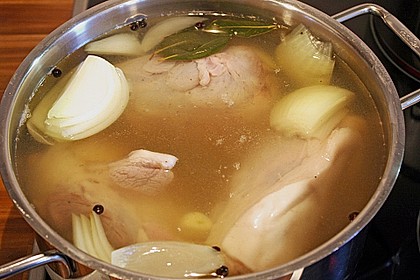 Knusprig gebratene Schweinshaxen 59
