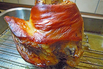 Knusprig gebratene Schweinshaxen 48
