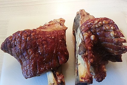 Knusprig gebratene Schweinshaxen 46