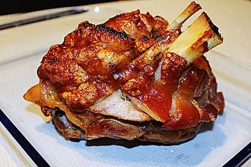 Knusprig gebratene Schweinshaxen
