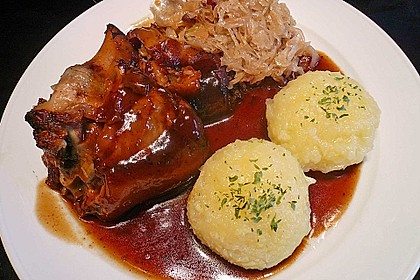 Knusprig gebratene Schweinshaxen 10