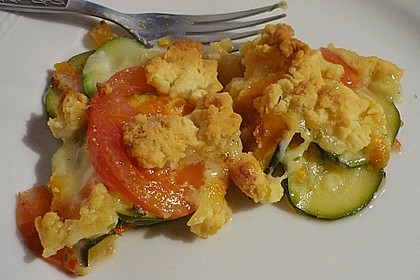 Zucchini - Tomaten - Auflauf mit Streusel