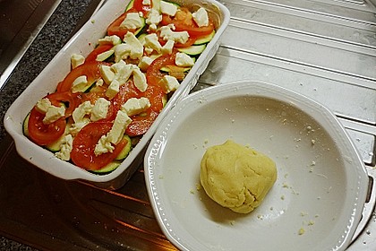 Zucchini - Tomaten - Auflauf mit Streusel 1