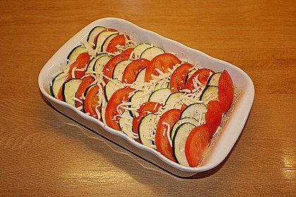 Zucchini - Tomaten - Auflauf mit Streusel 4