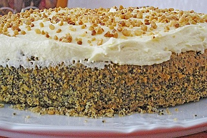 Illes super schneller Mohnkuchen ohne Boden mit Paradiescreme und Haselnusskrokant 2