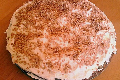 Illes super schneller Mohnkuchen ohne Boden mit Paradiescreme und Haselnusskrokant 5