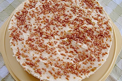 Illes super schneller Mohnkuchen ohne Boden mit Paradiescreme und Haselnusskrokant 9