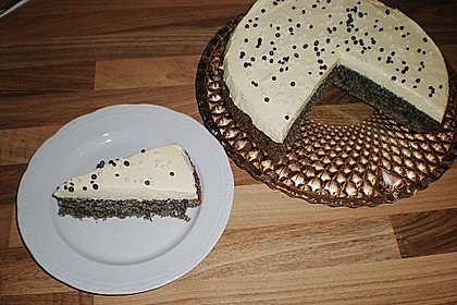 Illes super schneller Mohnkuchen ohne Boden mit Paradiescreme und Haselnusskrokant 11