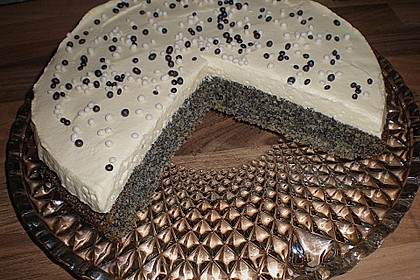 Illes super schneller Mohnkuchen ohne Boden mit Paradiescreme und Haselnusskrokant 13