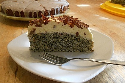 Illes super schneller Mohnkuchen ohne Boden mit Paradiescreme und Haselnusskrokant 19