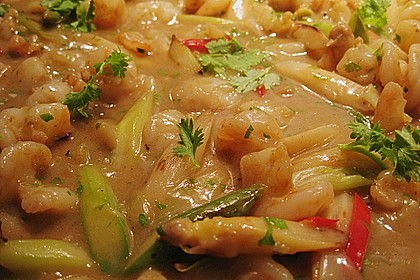 Spargel und Garnelen aus dem Wok