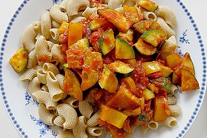 Nudeln mit Tomatenso&szlig;e